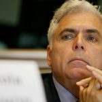 The Economist despre Adrian Severin: In Romania, pentru o mita de 100.000 de euro si un avans de 12.000 de euro, nimeni nu ar fi demisionat.