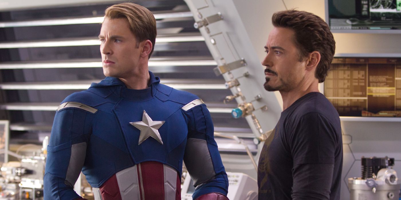 Chris Evans in rolul Capitanului America si Robert Downey Jr. in rolul Iron Man in The Avengers (2012)