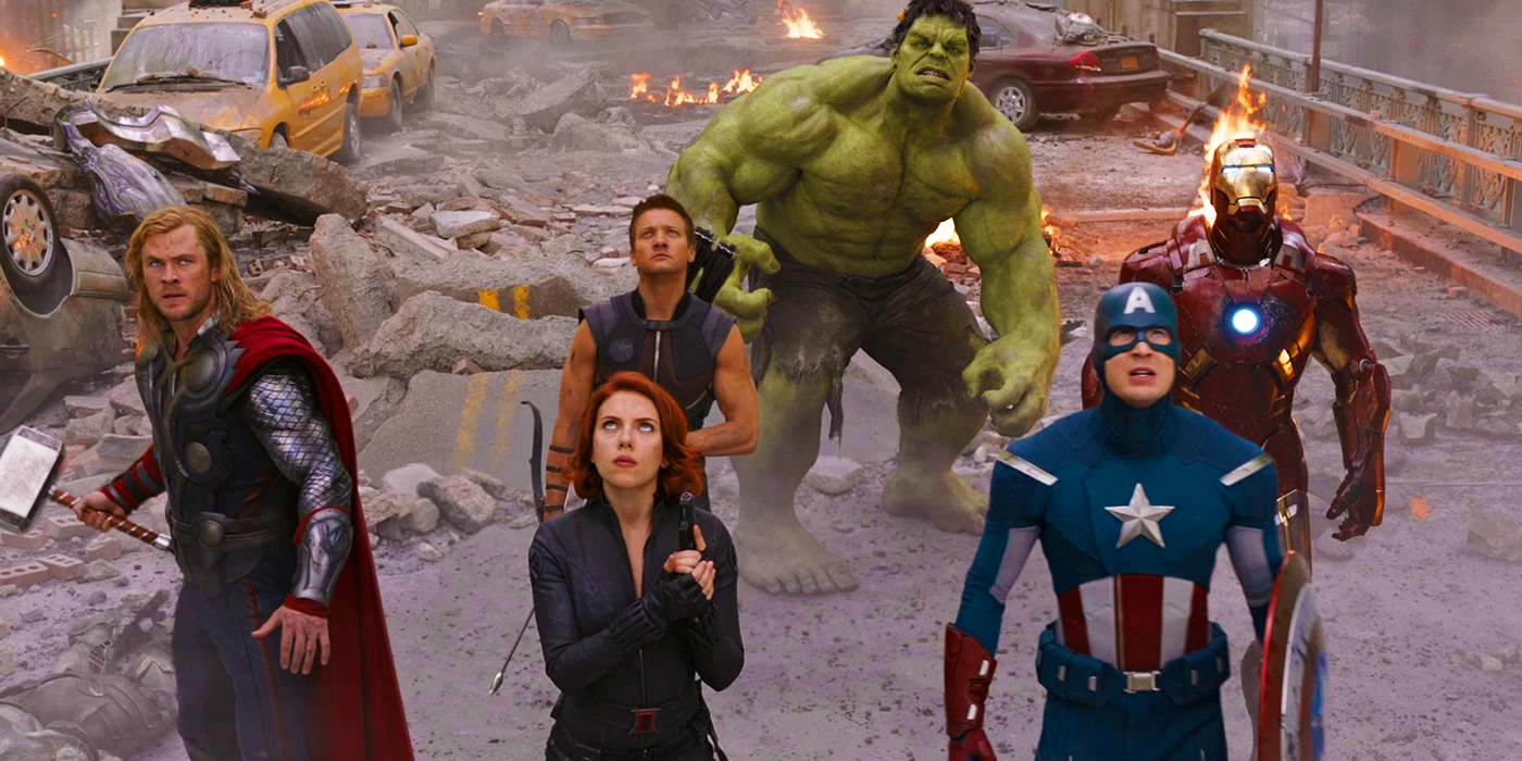 Toti cei 6 Razbunatori originali ai MCU stau intr-un grup pe un pasaj superior distrus din New York.