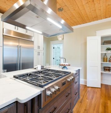 Hota din inox: caracteristici esentiale si detalii de care sa tii cont pentru integrarea in designul general al bucatariei tale